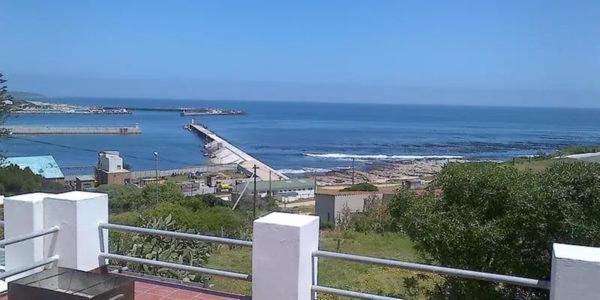 Gansbaai Lodge & Backpackers エクステリア 写真
